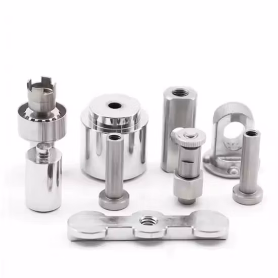 Produzione di stampi per stampaggio di anelli di chiusura per utensili per parti di iniezione CNC in Cina